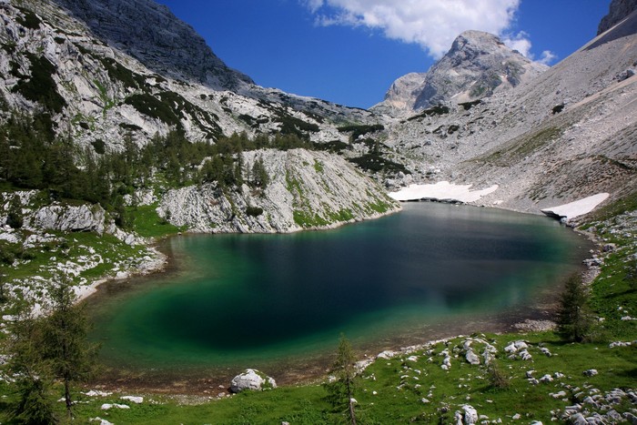 (cached_files/dedi_18/184--velika--foto3_4-jezero_erhartic.jpg)